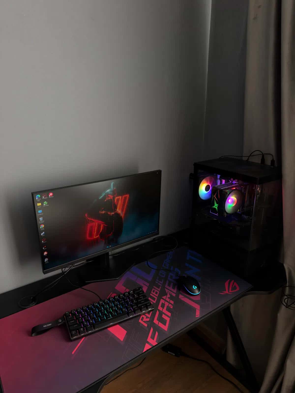High-performance gaming desktop computer set - Tenderyard