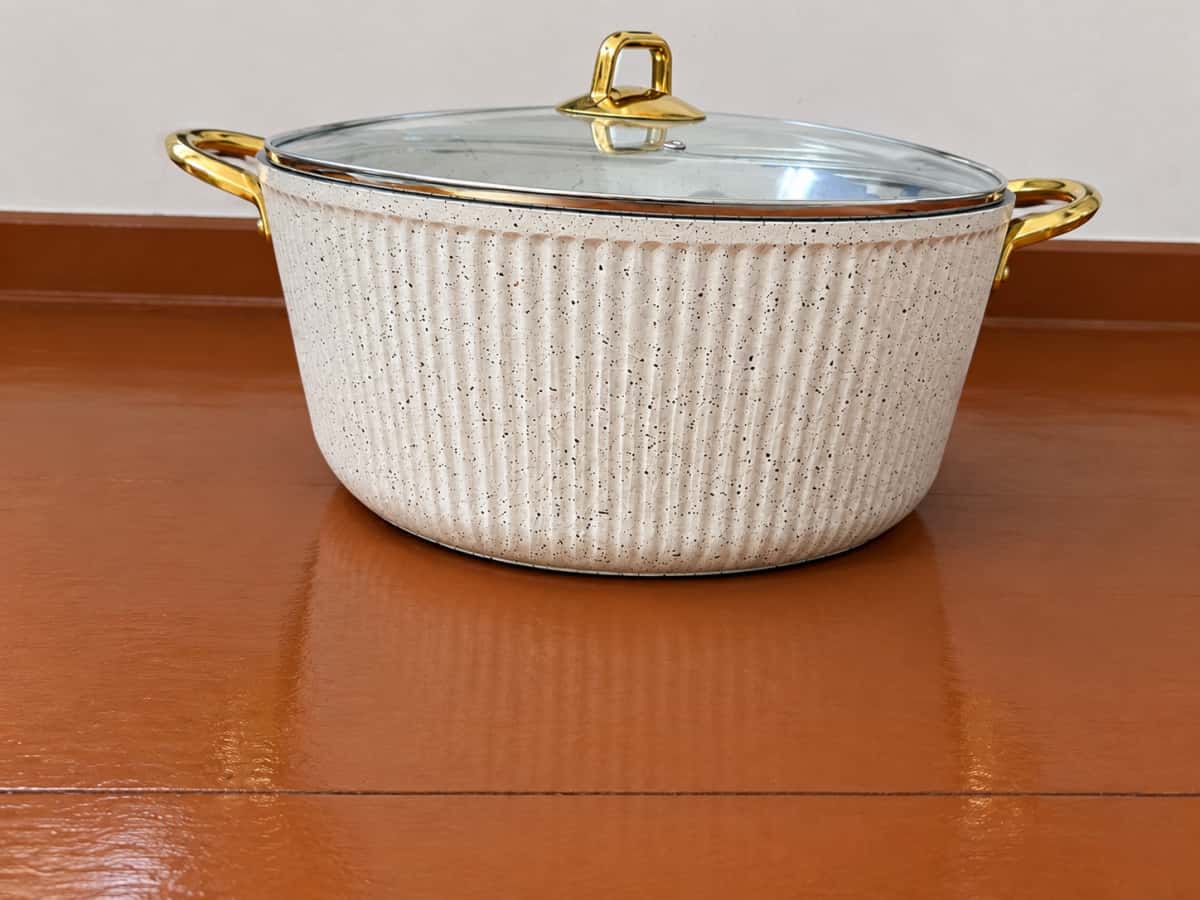 Pot Metal material, Beige color - Tenderyard