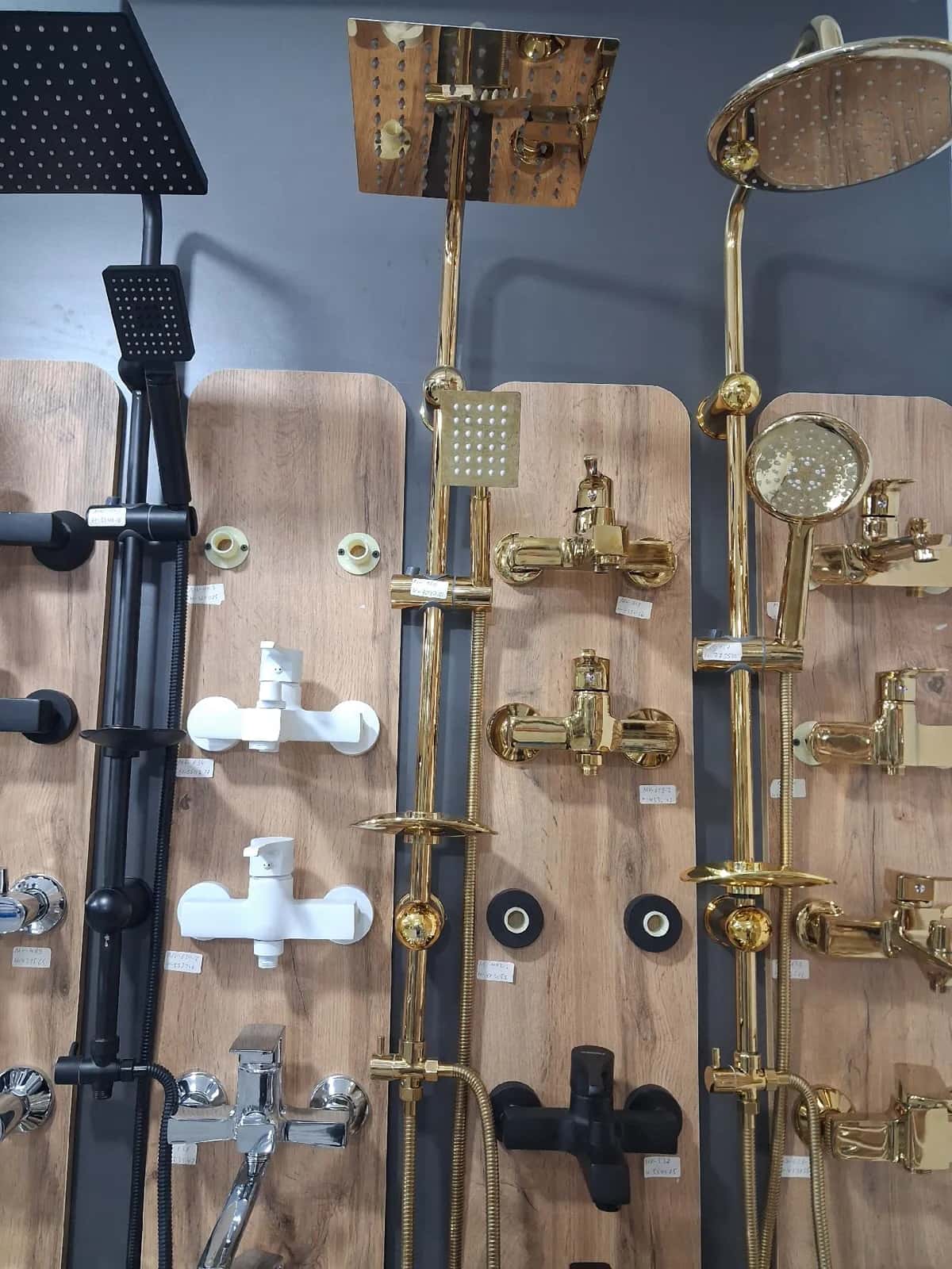 Square shower head, Gold color - Tenderyard
