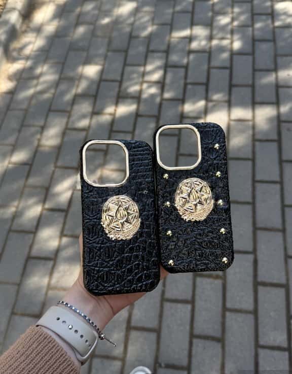 Phone case black with emblem - Tenderyard