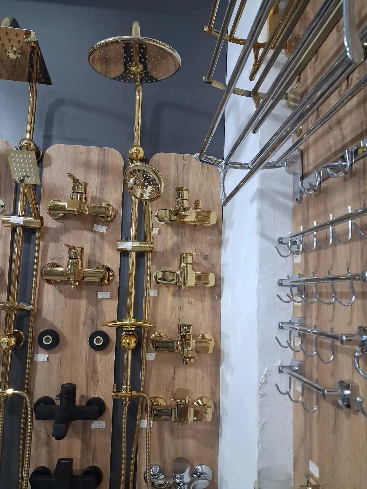 Oval shower head, Gold color - Tenderyard