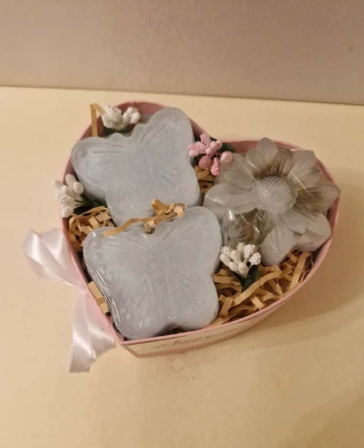 Decorative handmade soap set in a heart-shaped box - Tenderyard