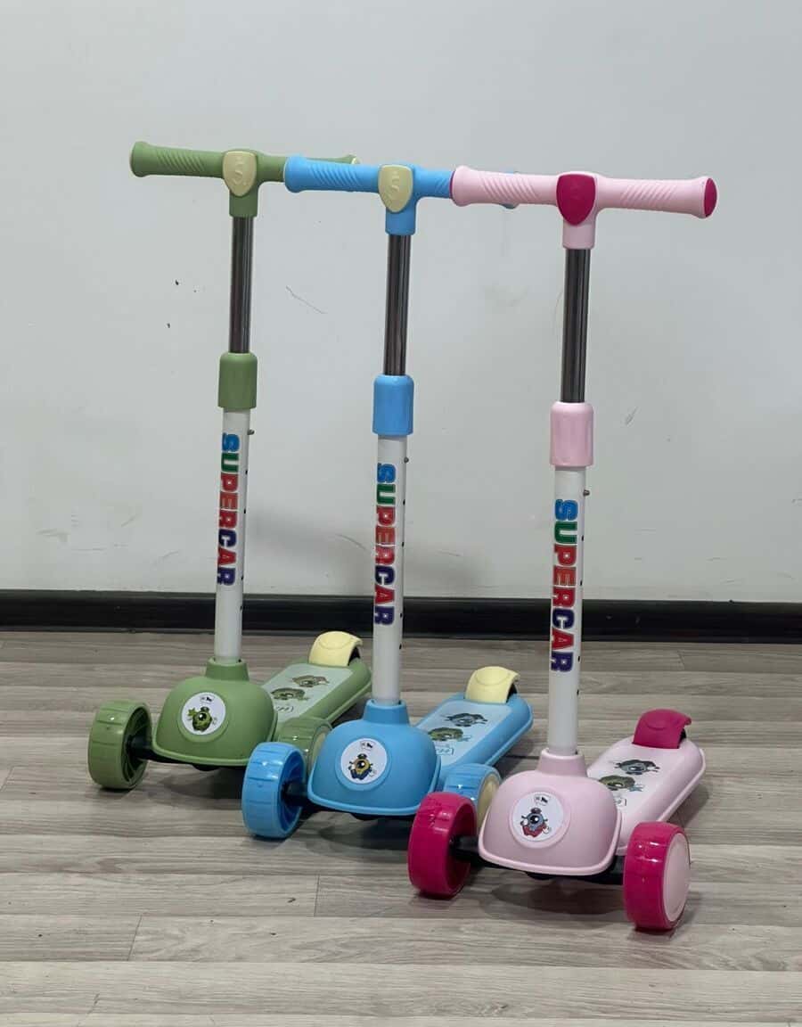 Kids scooter with LED wheels - Tenderyard