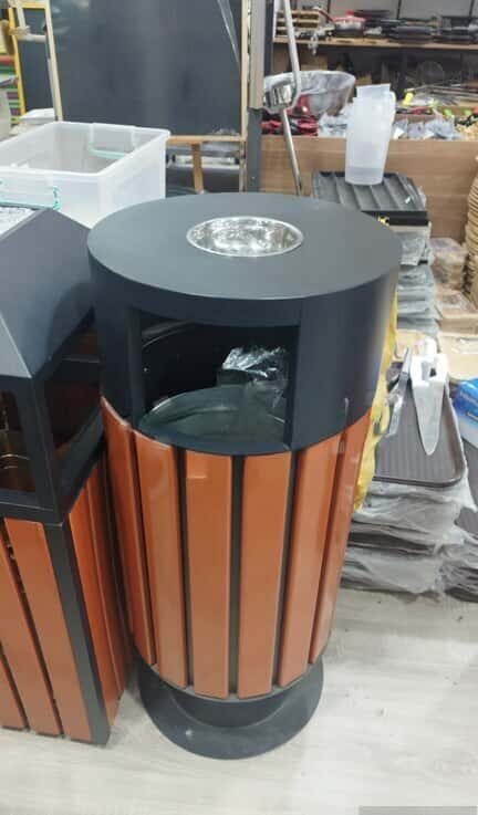 Wooden trash bin - Tenderyard