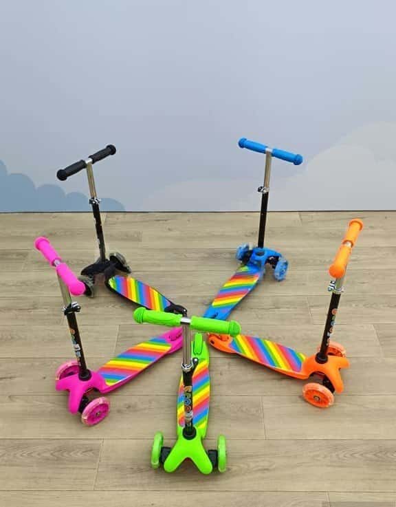 Adjustable three-wheeled children's scooter - Tenderyard