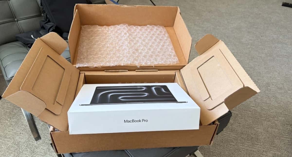 Apple brand laptop, Gray color - Tenderyard