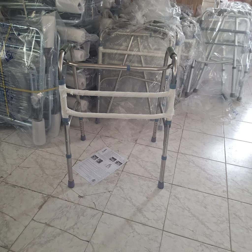 Height-adjustable walking frame for patients - Tenderyard