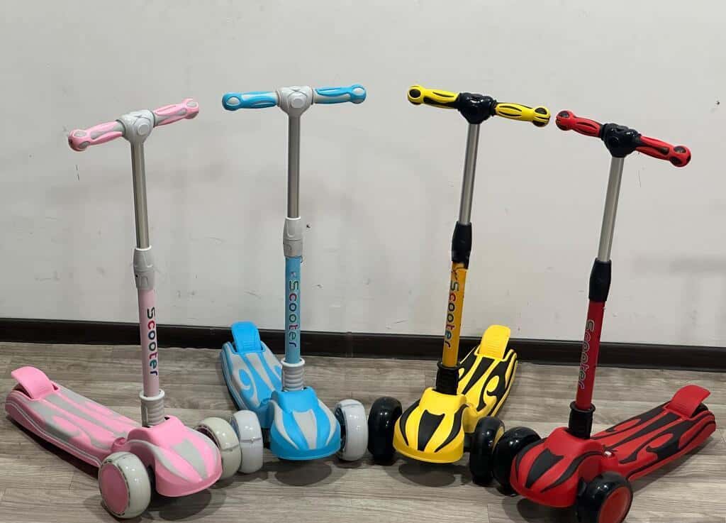Children's 4-wheel foldable scooter with lights - Tenderyard