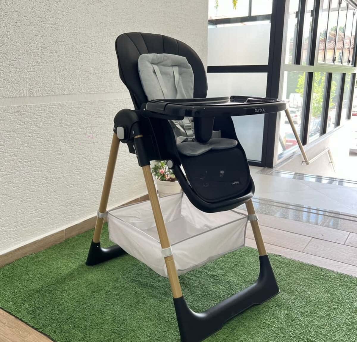 Unisex baby high chair, Black color - Tenderyard