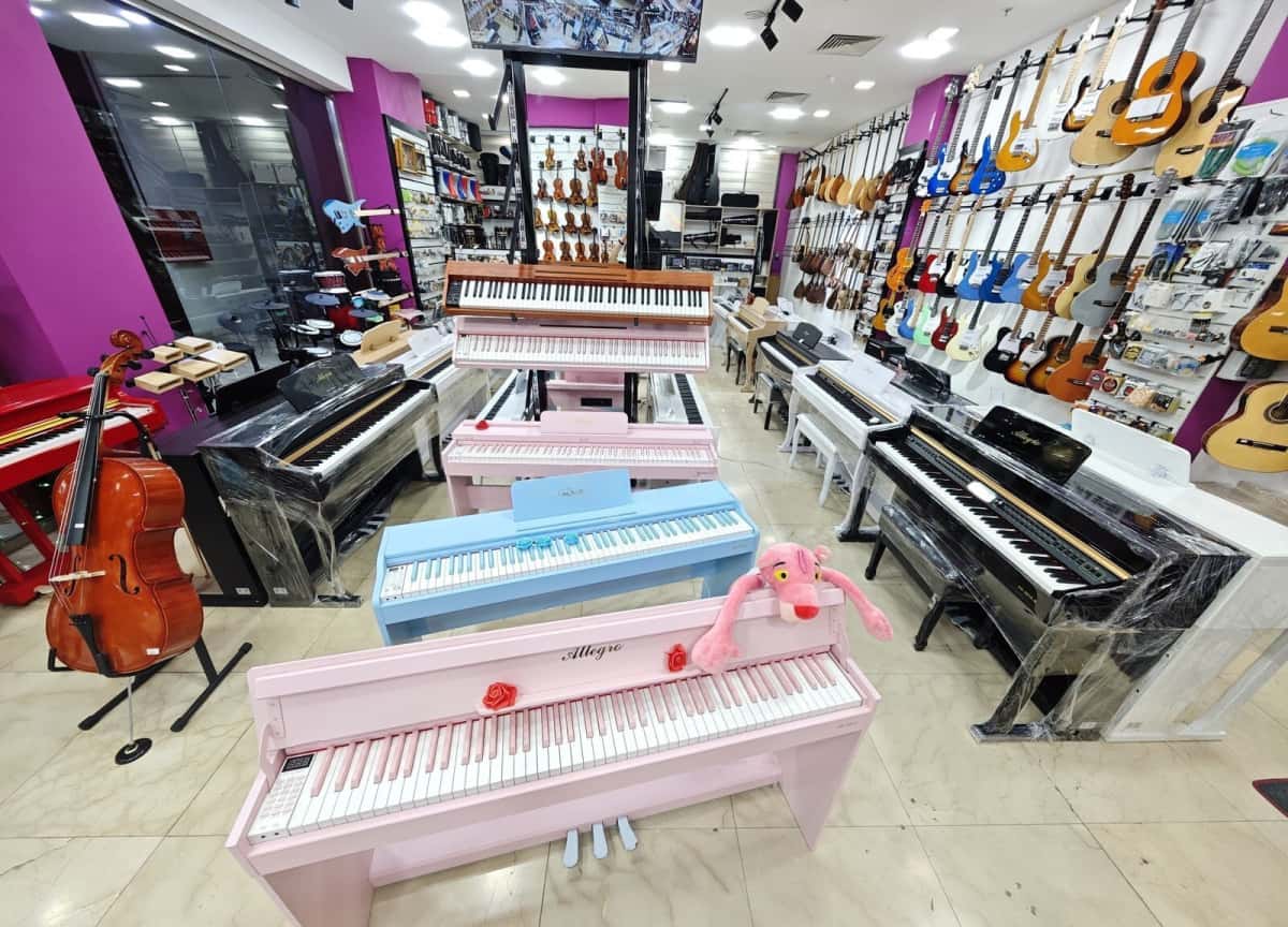 Electronic piano with 88 keys - Tenderyard