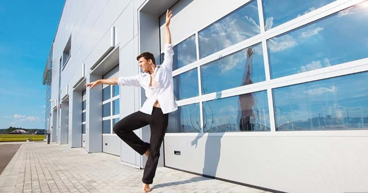 Alutech panoramic automatic door - Tenderyard