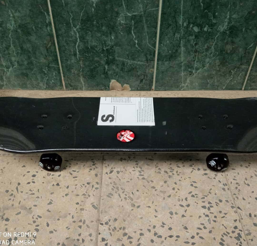 Black skateboard - Tenderyard