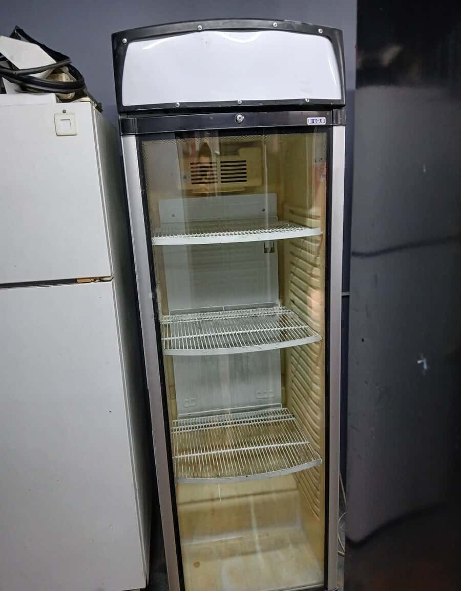Refrigerated display case - Tenderyard