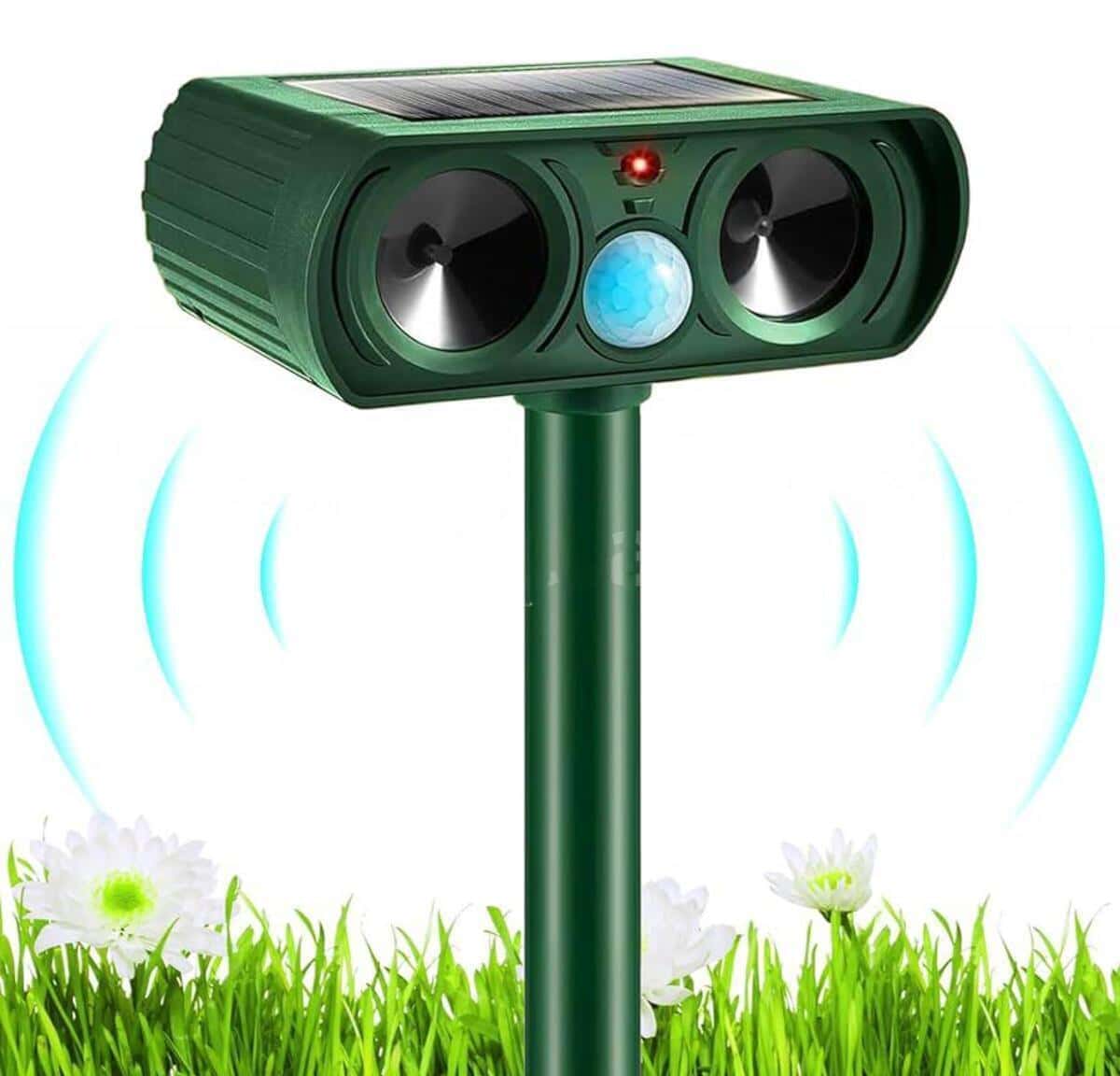 Solar-powered ultrasonic snake repellent device - Tenderyard