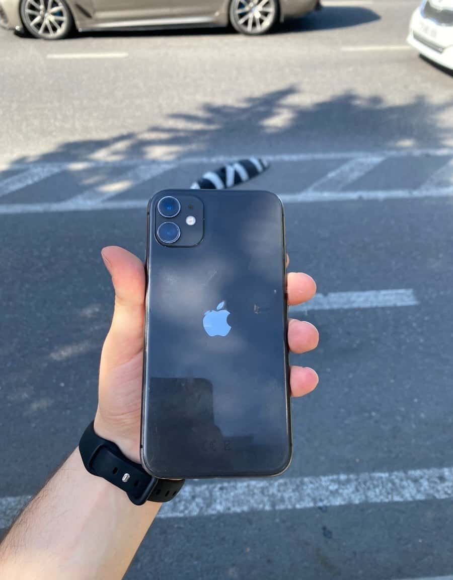 Apple iPhone 11, 3 GB - Tenderyard