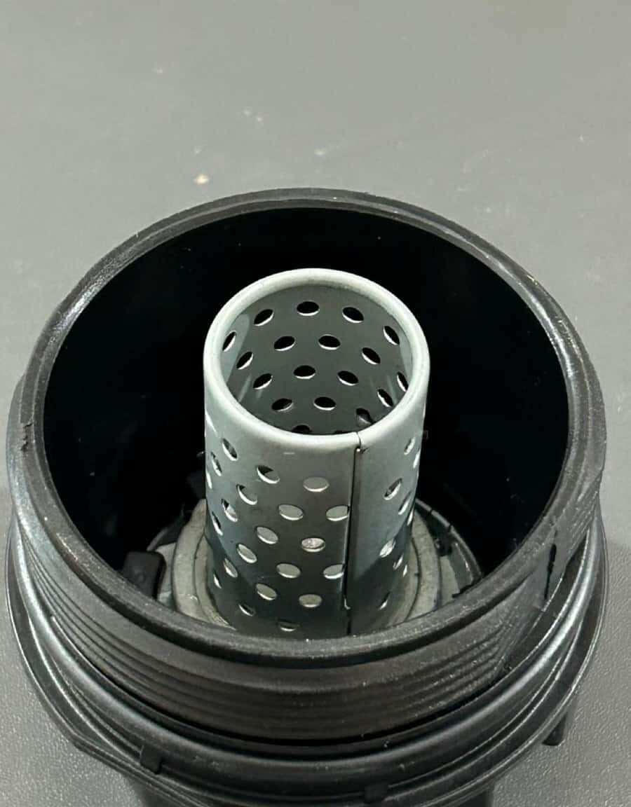 Oil filter housing Toyota Prius 30 - Tenderyard