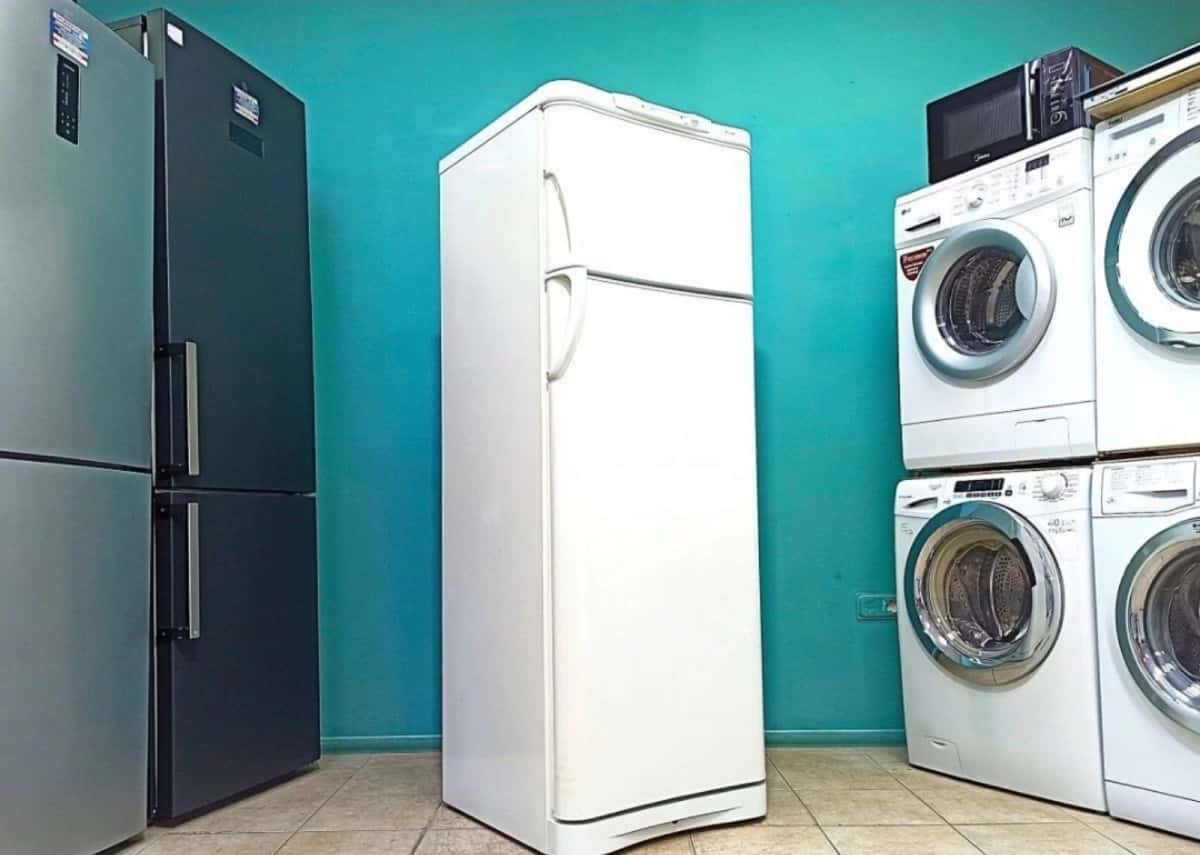 Indesit refrigerator - Tenderyard