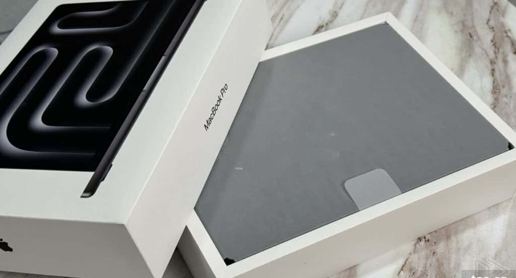 Apple brand laptop, Black color - Tenderyard