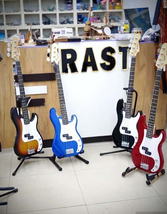 Bass guitar, 4-string - Tenderyard