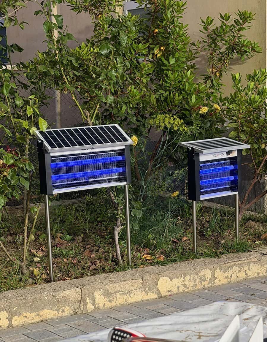 Solar-powered insect and fly killer device - Tenderyard