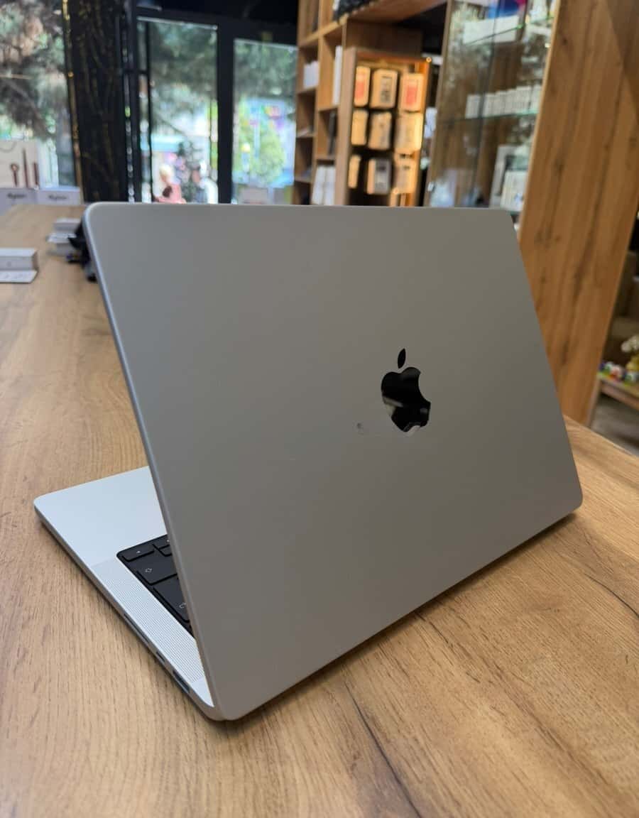 Apple laptop, Silver color - Tenderyard