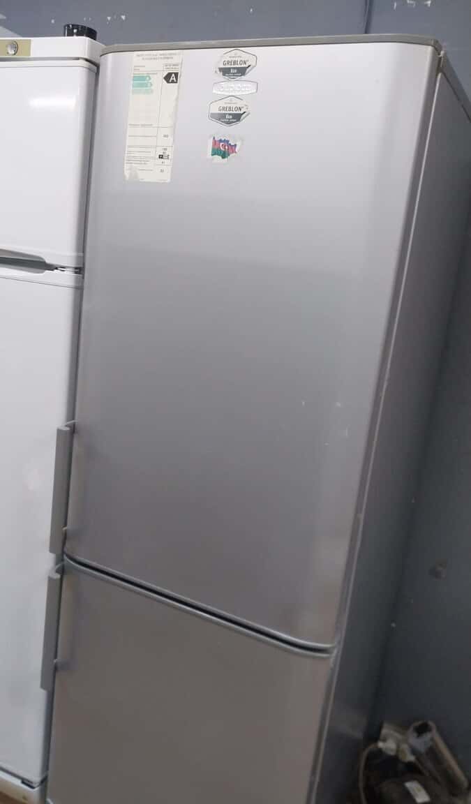 Hotpoint refrigerator - Tenderyard