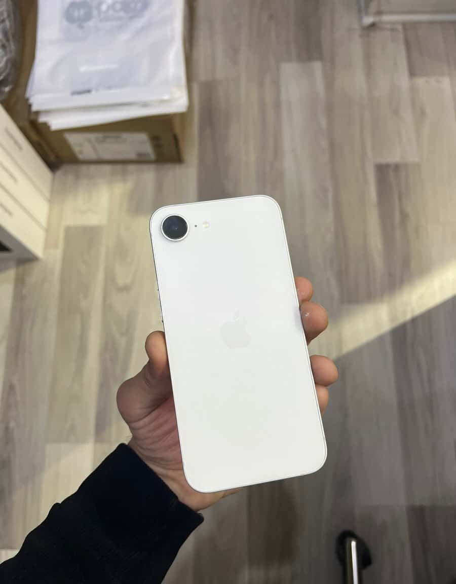 Apple iPhone 16e, 8 GB - Tenderyard