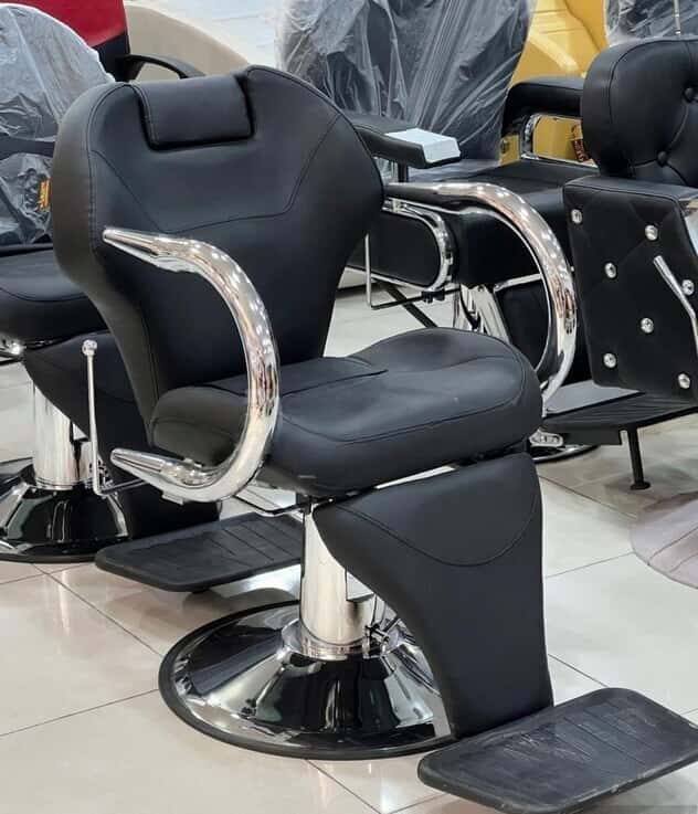 Salon chair, new - Tenderyard