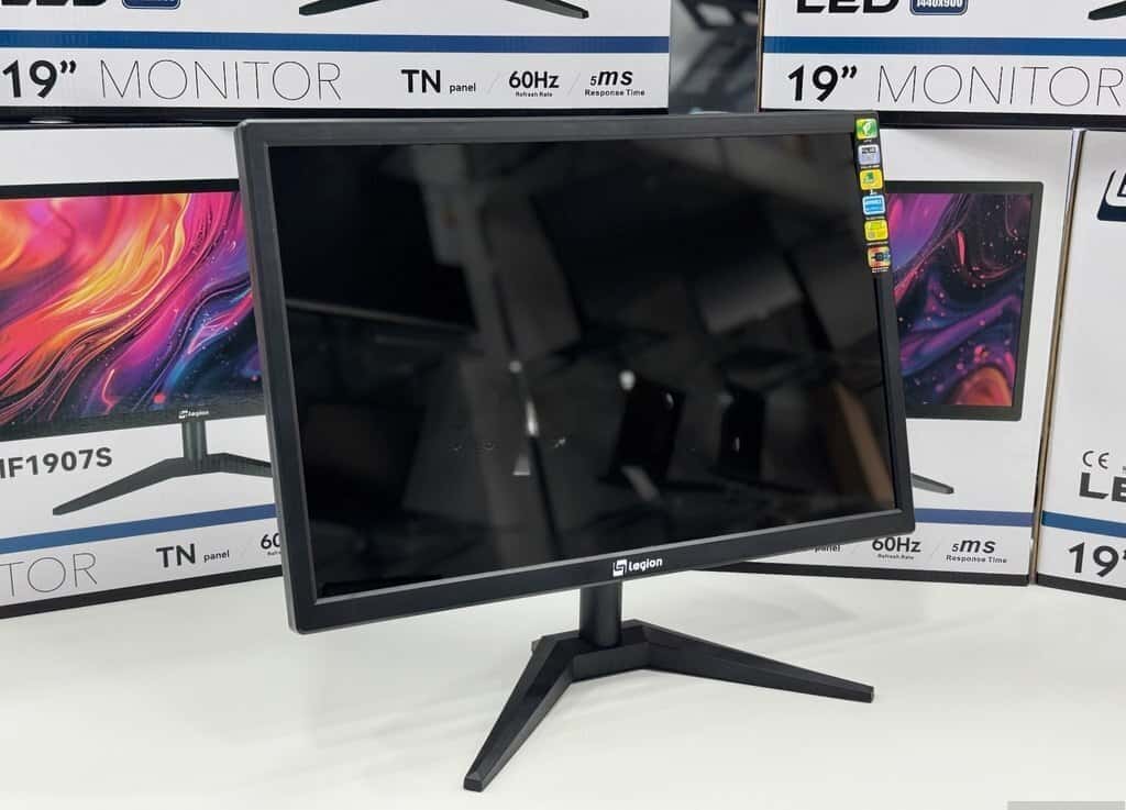 19-inch Monitor with Speakers - Tenderyard