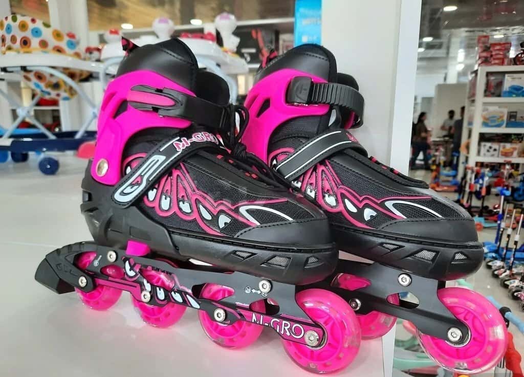 Professional Adjustable Roller Skates (Size 39-43) - Tenderyard