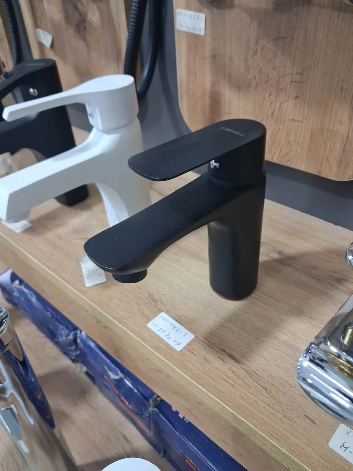 Bathroom faucet, Black color - Tenderyard