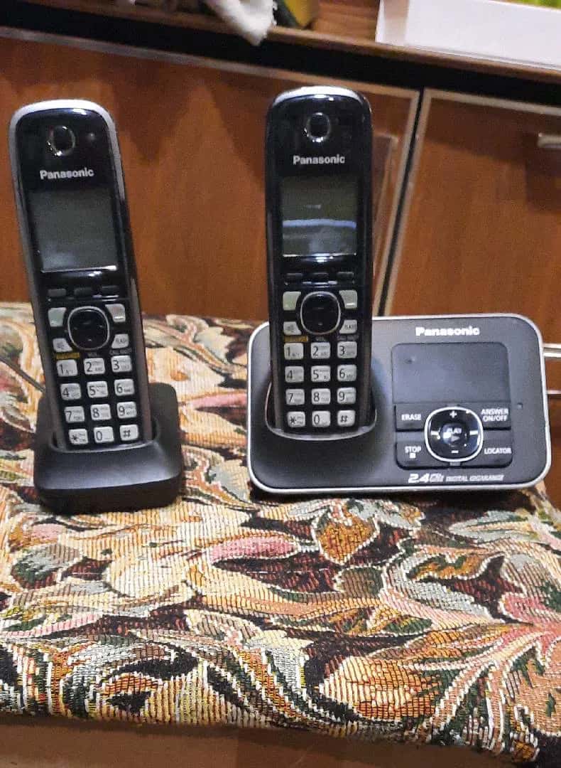 Desktop phone Silver color, Tabletop - Tenderyard