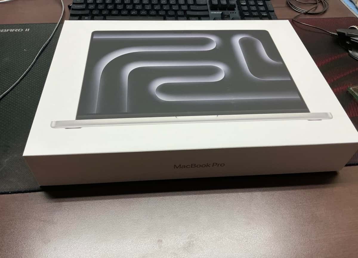 Apple brand laptop, Gray color - Tenderyard