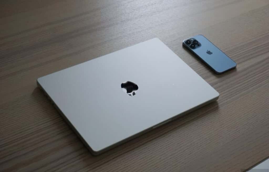 Apple laptop, Space Grey - Tenderyard