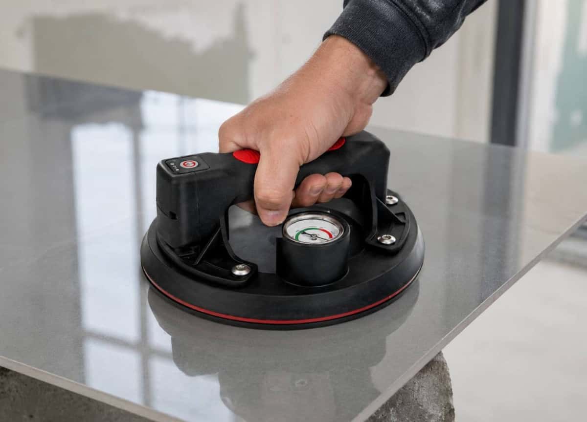 Battery-powered vacuum glass lifter - Tenderyard