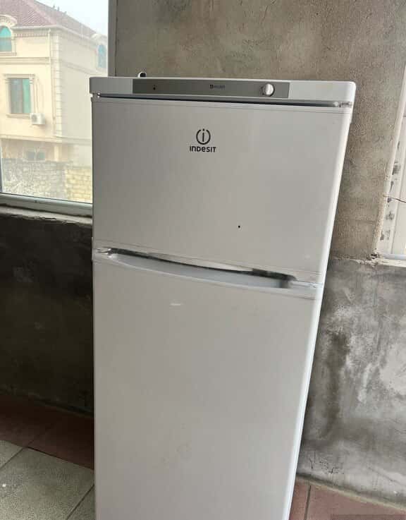Indesit refrigerator - Tenderyard