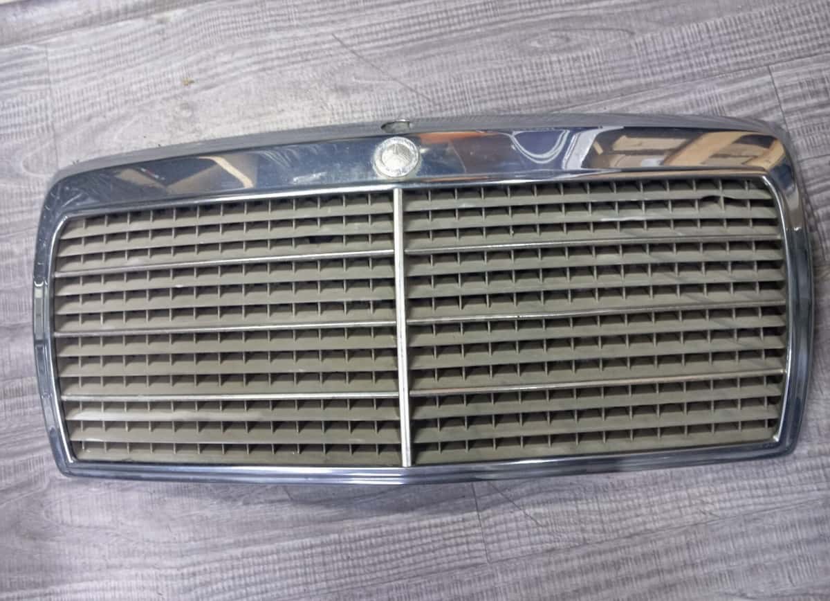Radiator grille Mercedes W124 - Tenderyard