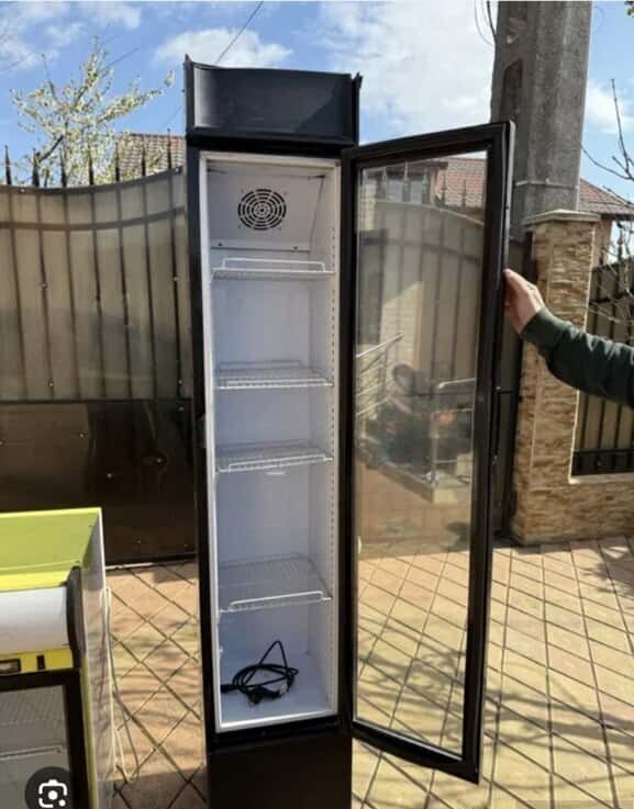 Refrigerated display case - Tenderyard