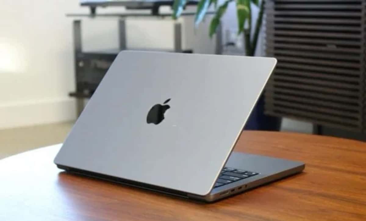 Apple brand laptop, Gray color - Tenderyard