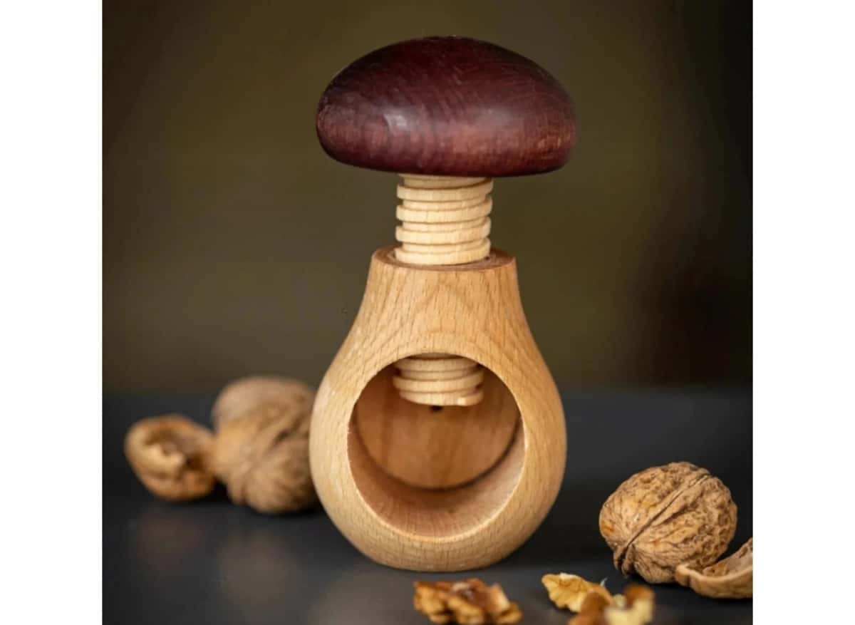 Mushroom-shaped wooden nutcracker - Tenderyard