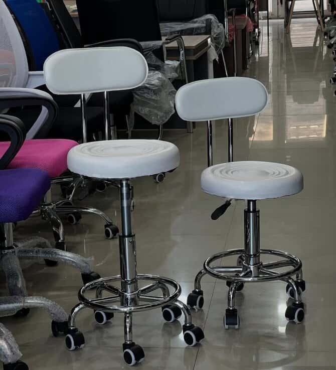 Cosmetology chair, new - Tenderyard