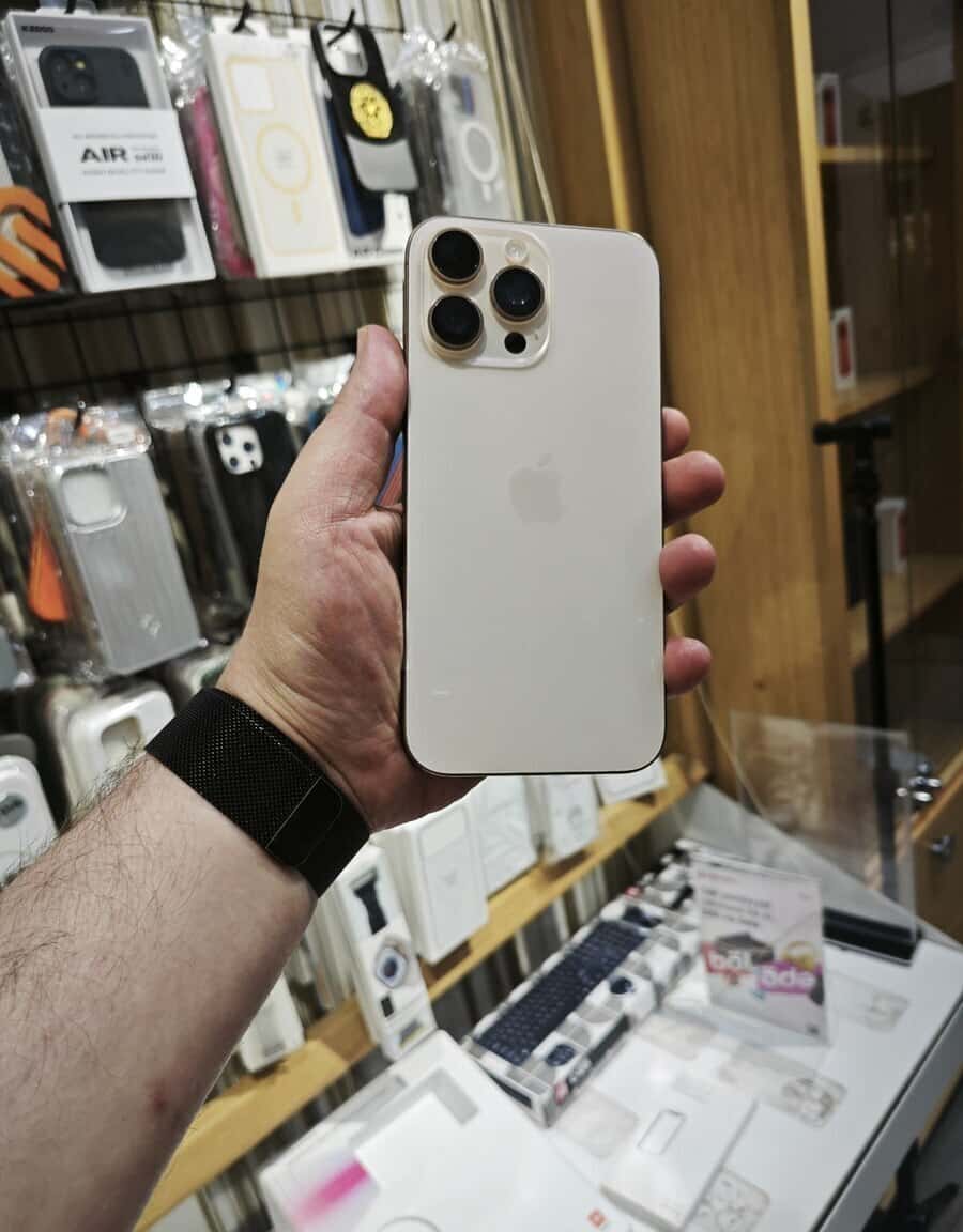 Apple iPhone 16 Pro Max, 8 GB - Tenderyard