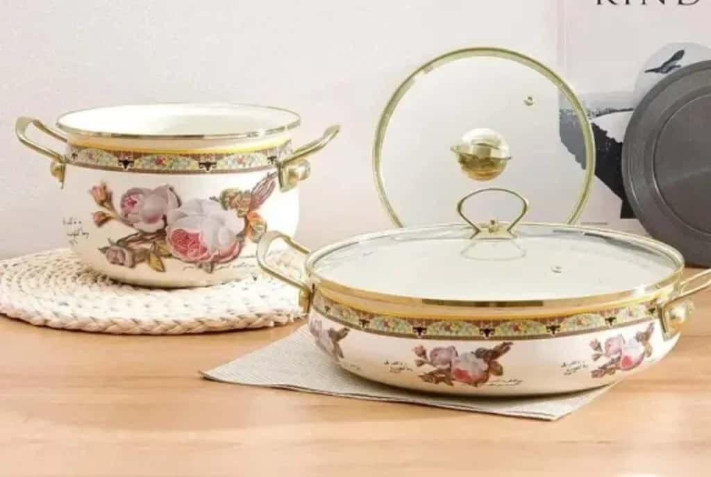 Pot Iron material, Beige color - Tenderyard