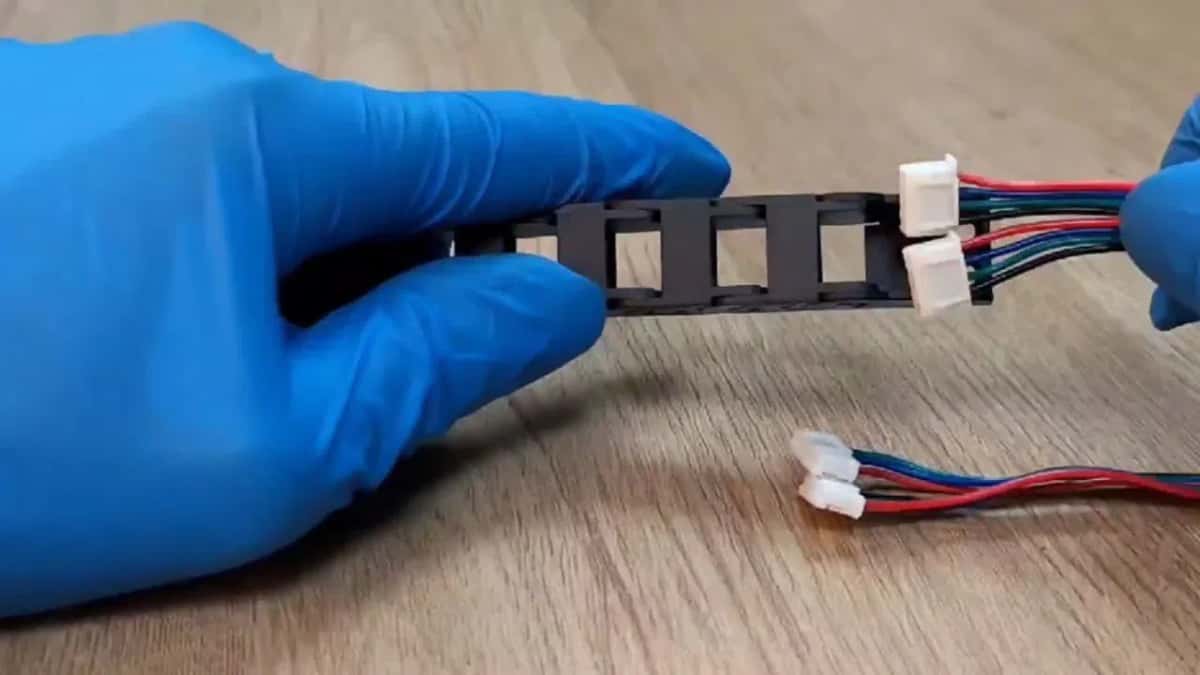 Cable carrier protective chain - Tenderyard