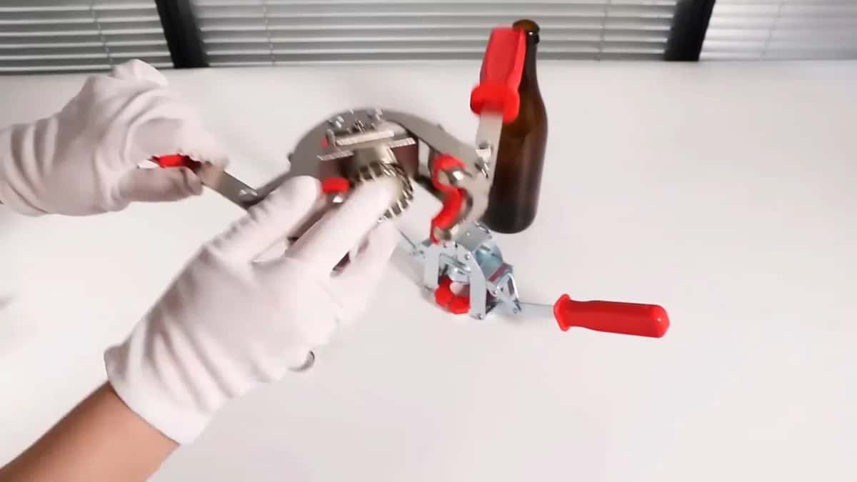 Airtight bottle sealing tool - Tenderyard