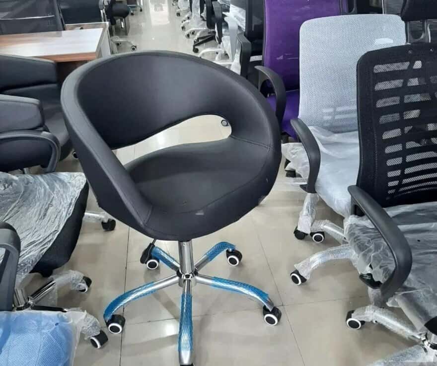 Salon chair, new - Tenderyard