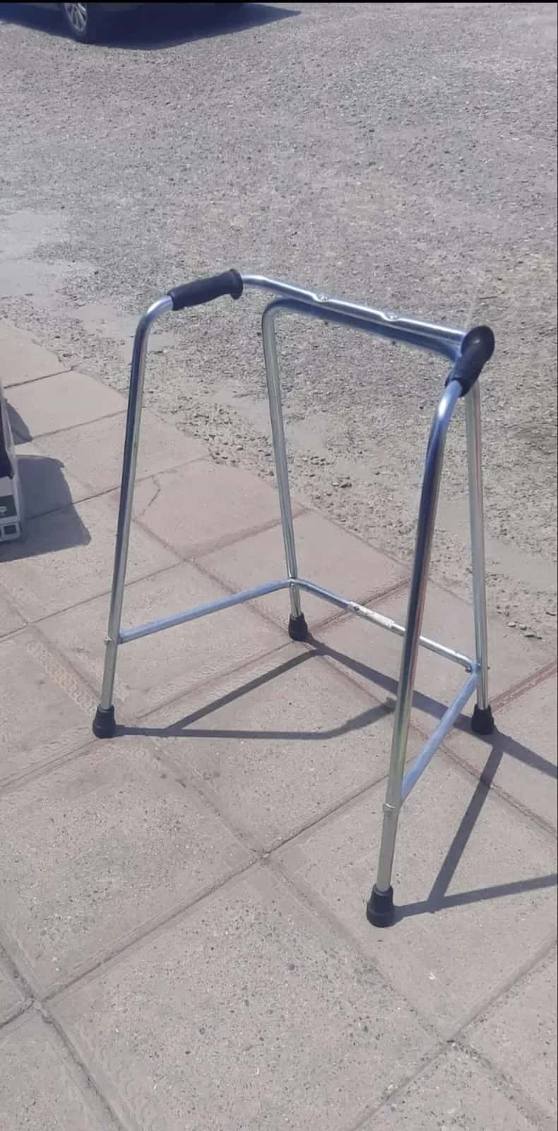 Metal walking frame (Walker) for patients and the elderly - Tenderyard