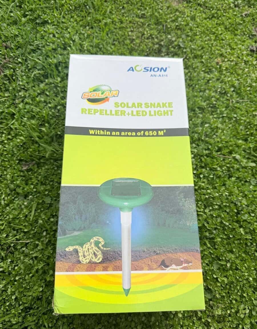 Solar-powered snake repellent with light - Tenderyard