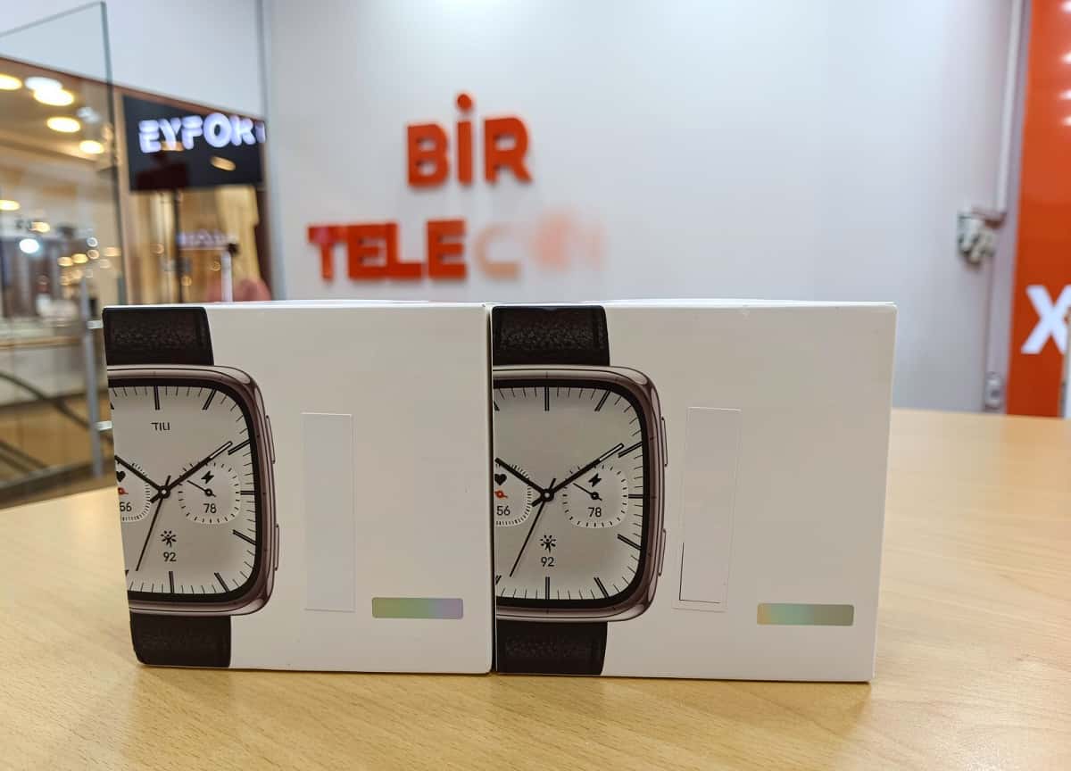 Silver smart watch - Tenderyard
