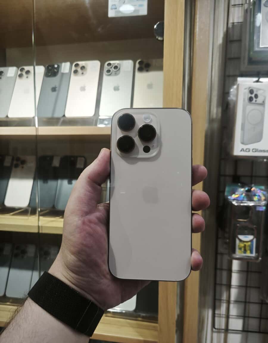 Apple iPhone 16 Pro, 8 GB - Tenderyard